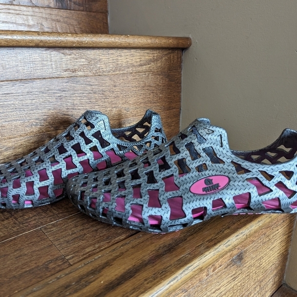 Gator Wader water Shoes - Maze 1.0 Women's silver +- size 10-10.5 - Picture 10 of 17